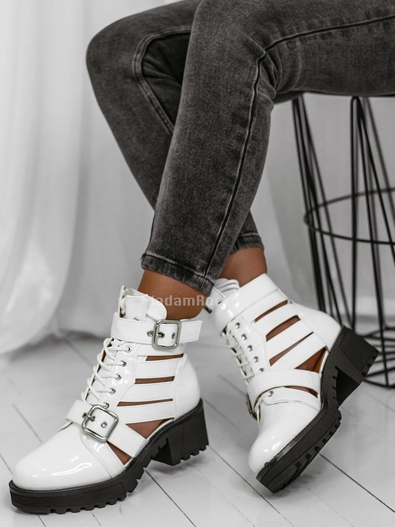 Botki z wycięciami Rock Control białe lakierowane Botki z wycięciami Rock Control białe lakierowane