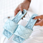 Klapki plecione kwadraty Madam Botega błękitne