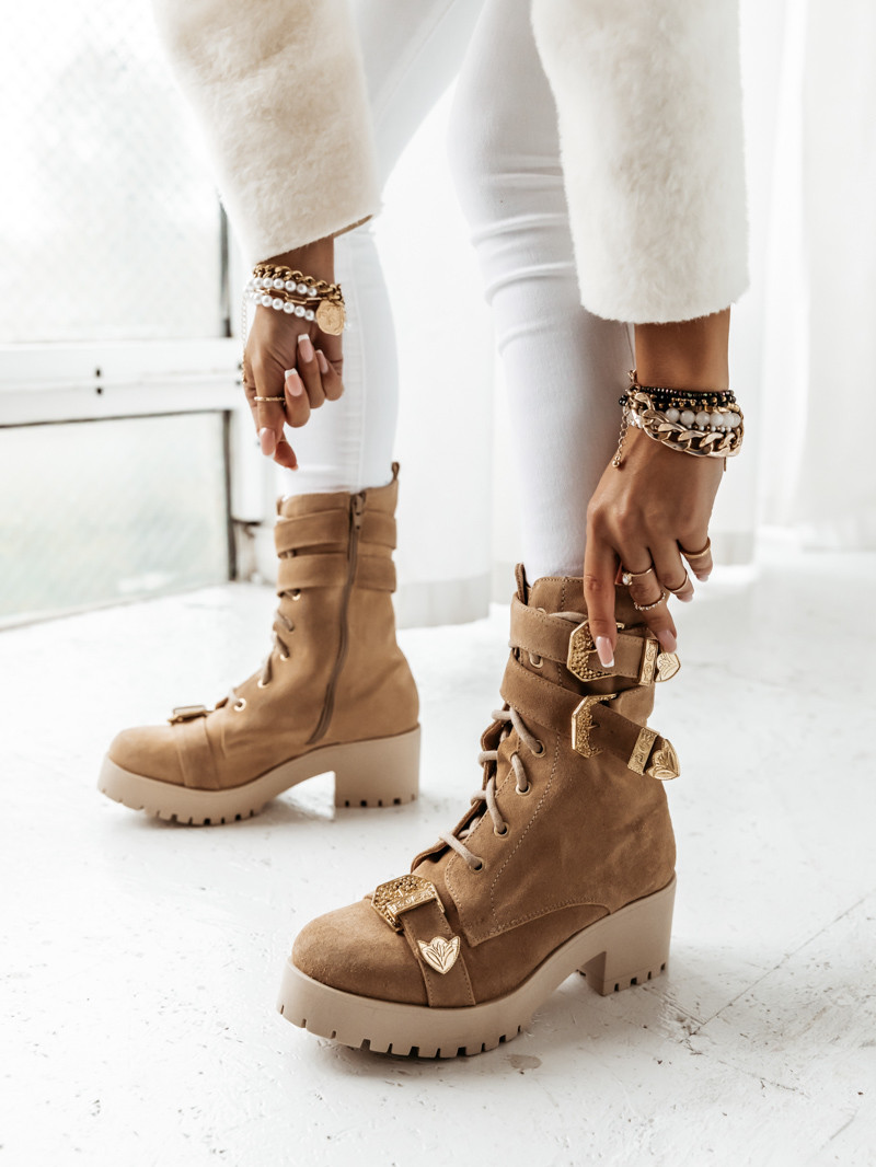 Botki zamszowe z klamerkami Unique Rock beżowe