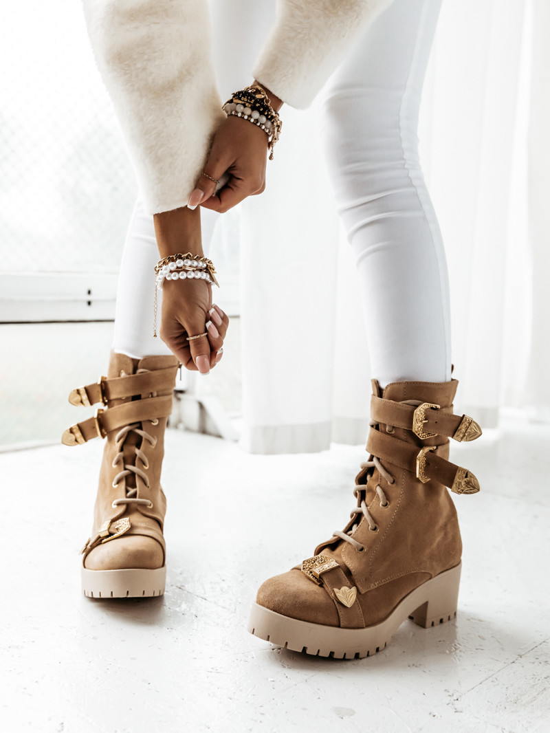 Botki zamszowe z klamerkami Unique Rock beżowe Botki zamszowe z klamerkami Unique Rock beżowe