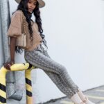 Spodnie rurki Pepero wężowe beżowe