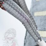 Spodnie rurki Pepero wężowe beżowe