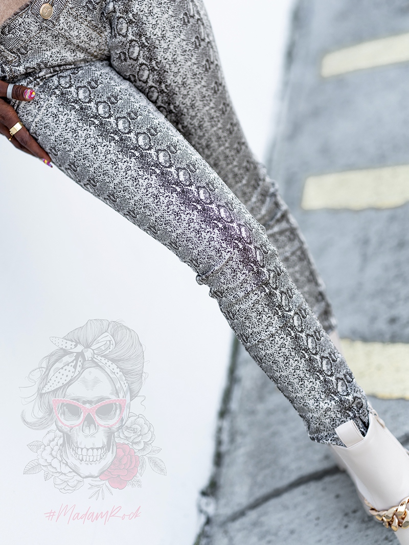 Spodnie rurki Pepero wężowe beżowe Spodnie rurki Pepero wężowe beżowe