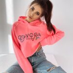 Bluza bawełniana z kapturem Colorful neonowy róż