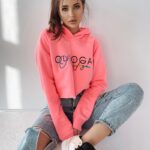 Bluza bawełniana z kapturem Colorful neonowy róż