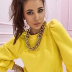 Bluza elegancka z łańcuchem Chain żółta