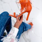 Sandały z piórami Madam Sontre pomarańczowe