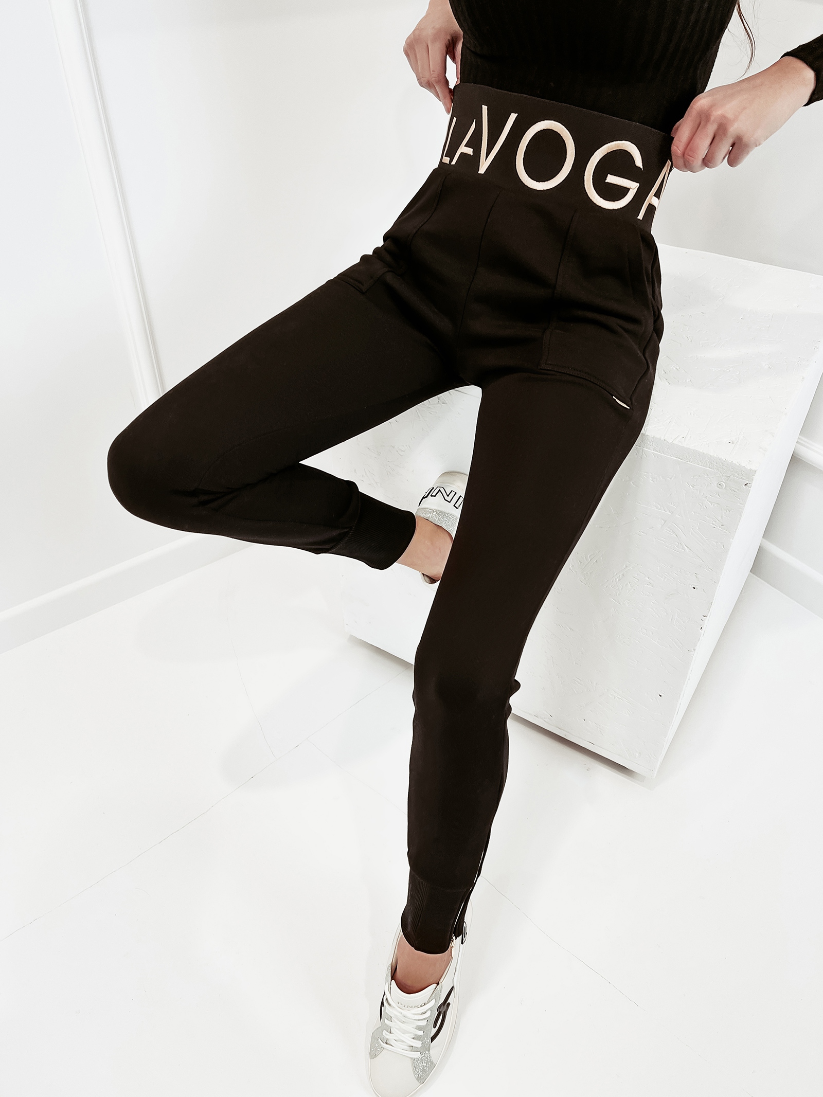 - WYPRZEDANE - Spodnie bawełniane logowane Big Logo czarne