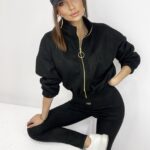 Komplet zamszowy z haftowanym logo Carmen czarny