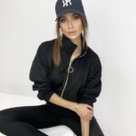 Komplet zamszowy z haftowanym logo Carmen czarny