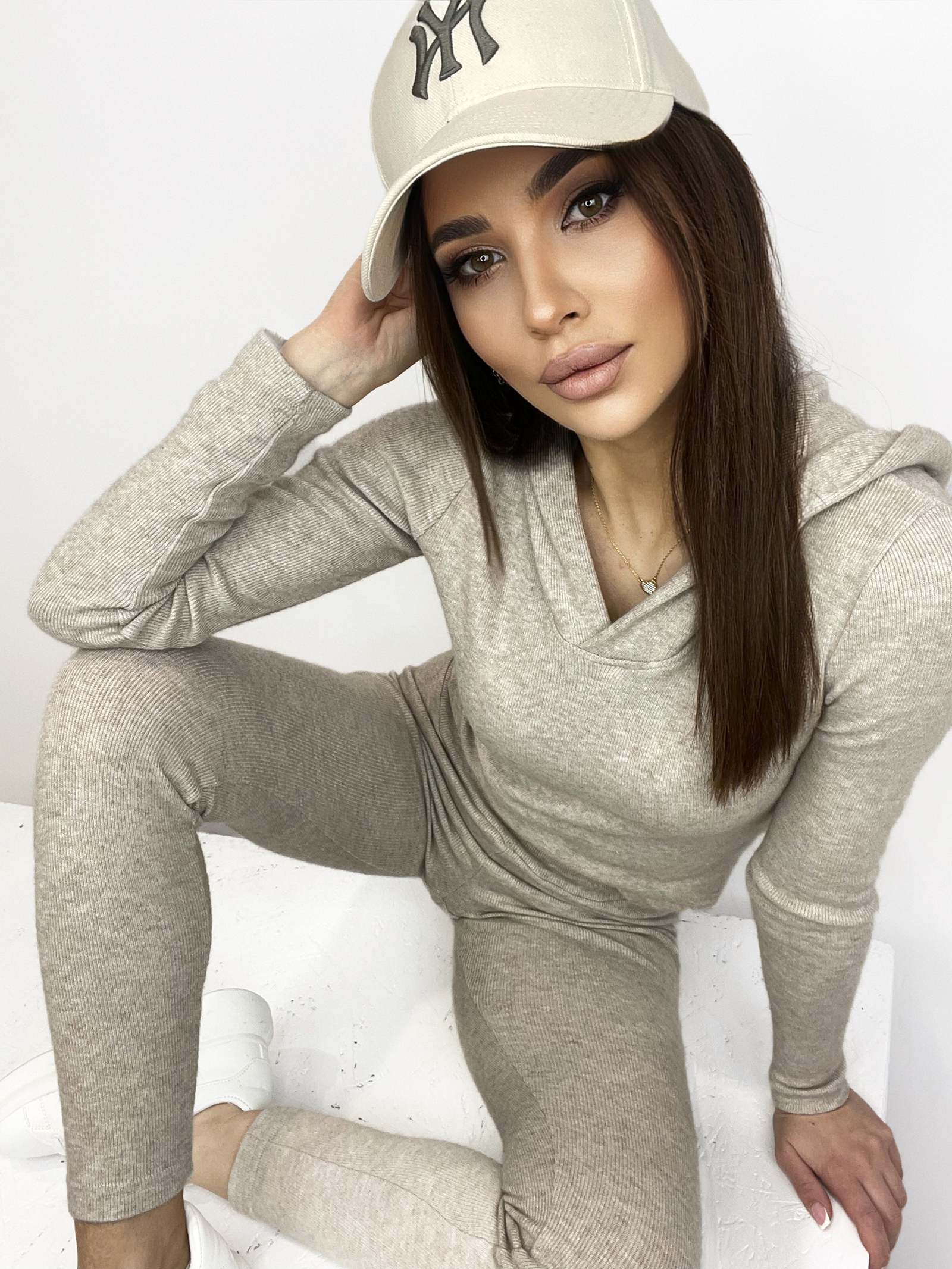 Komplet prążkowany Linda beżowy