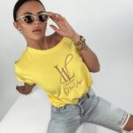 T-shirt bawełniany z nadrukiem Brand żółty