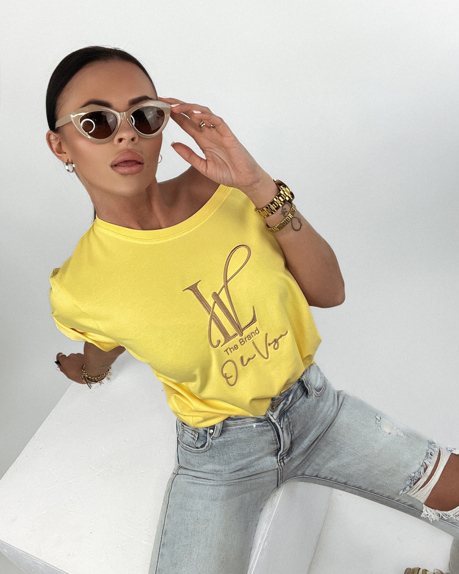 T-shirt bawełniany z nadrukiem Brand żółty