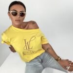 T-shirt bawełniany z nadrukiem Brand żółty