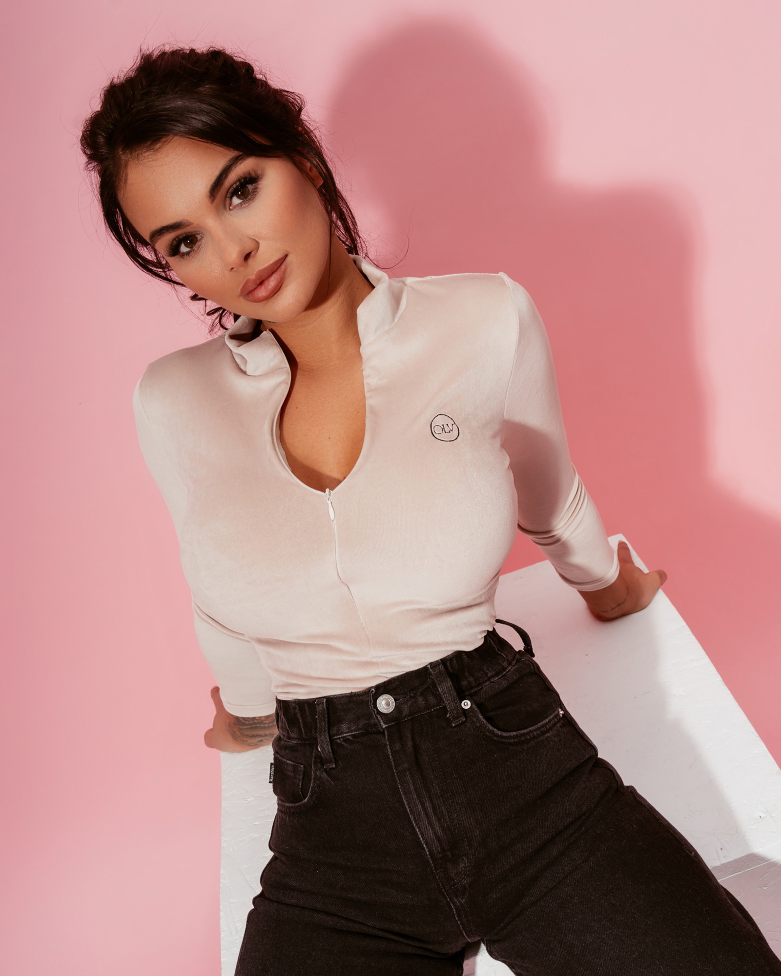 Body welurowe z zipem Alania beżowe Body welurowe z zipem Alania beżowe