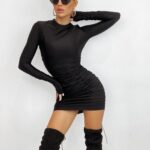 Sukienka połyskująca z marszczeniami Andrea czarna