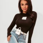 Bluzka klasyczna z naszywką Lori czarna