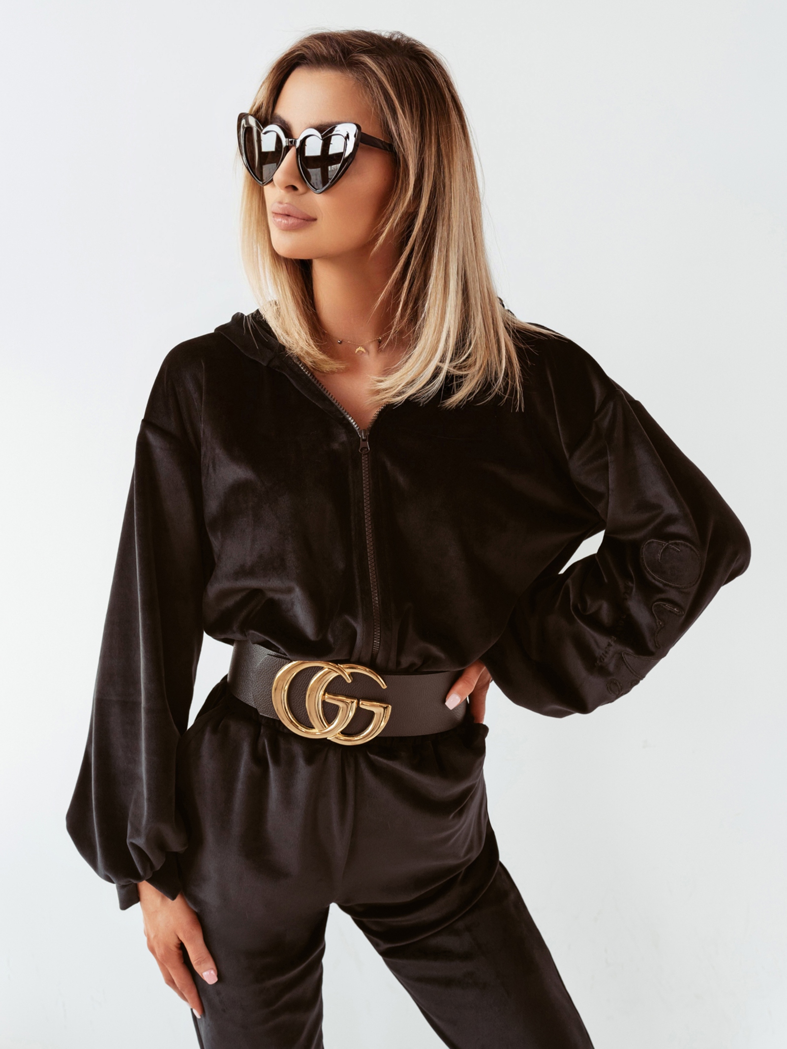 Kombinezon welurowy z kapturem All czarny Kombinezon welurowy z kapturem All czarny