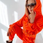 Kombinezon welurowy z kapturem All pomarańczowy