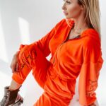 Kombinezon welurowy z kapturem All pomarańczowy