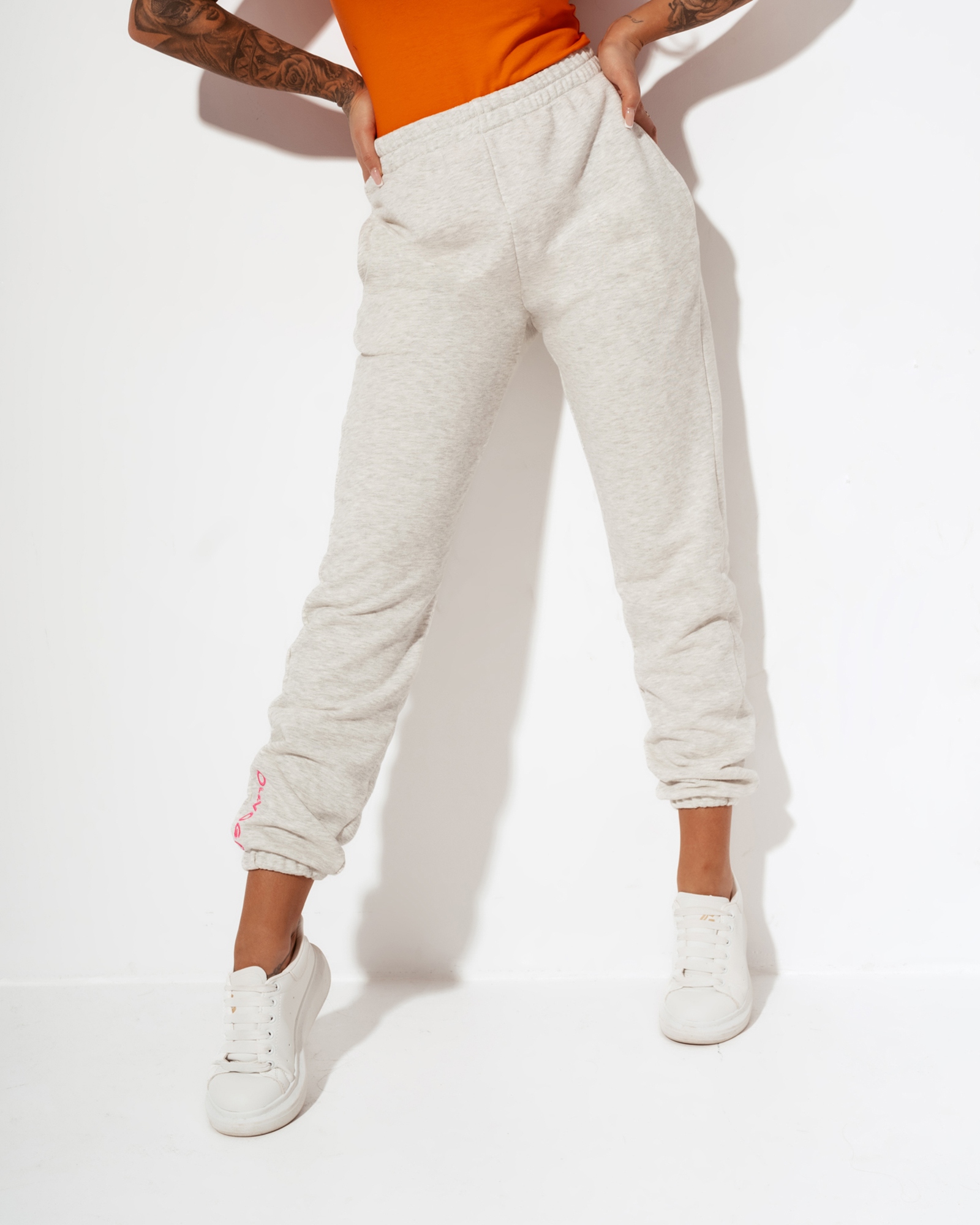 Spodnie ze ściągaczem Naomi O'la Voga beżowy melanż Spodnie ze ściągaczem Naomi O'la Voga beżowy melanż