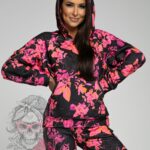 Komplet dresowy Femis czarny w różowe kwiaty