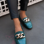 Mokasyny z łańcuchem Madam Geneva butelkowa zieleń