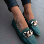 Mokasyny z łańcuchem Madam Geneva butelkowa zieleń