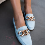 Mokasyny z łańcuchem Madam Geneva niebieskie