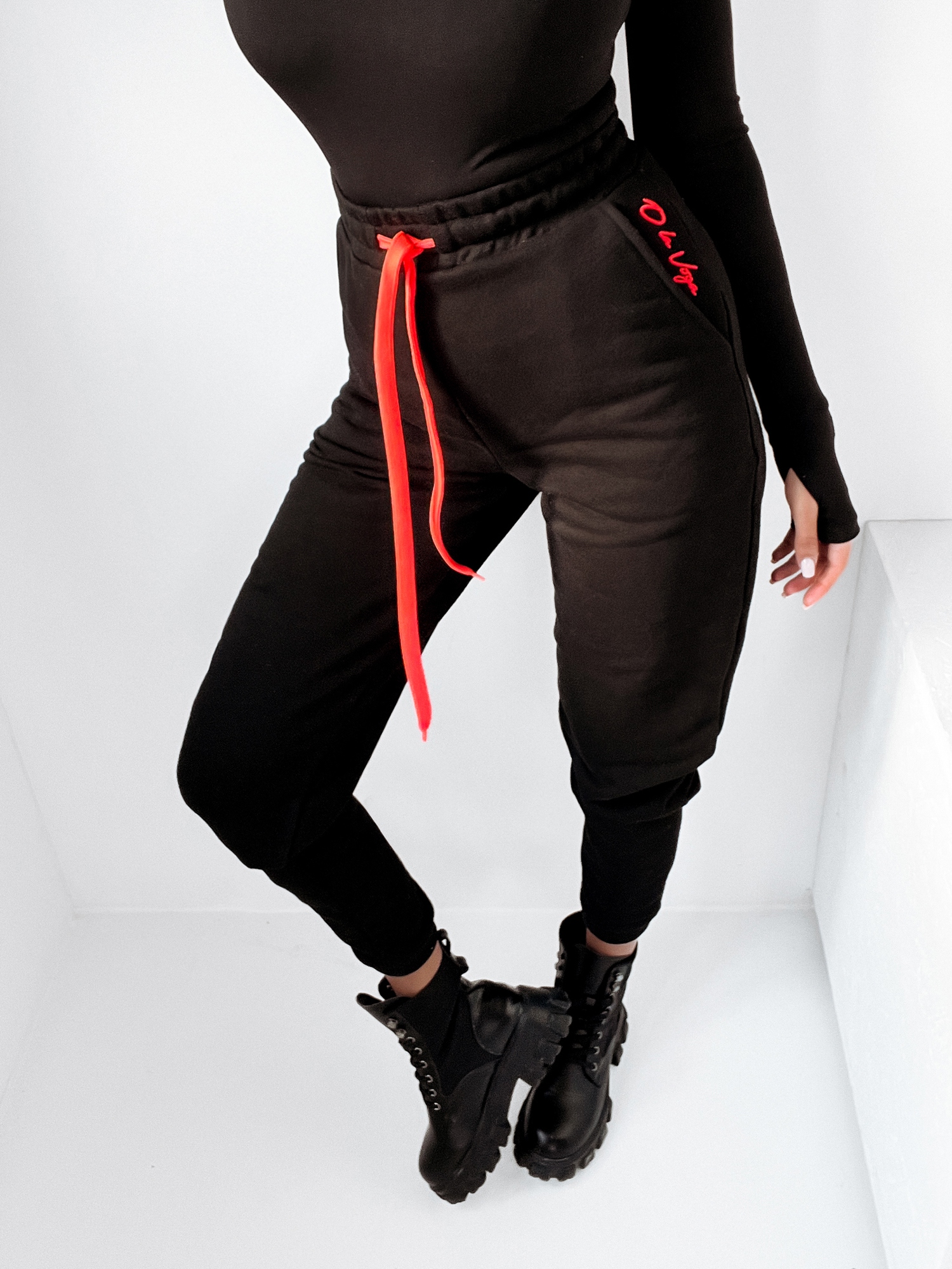 Spodnie dresowe Neon Ola Voga czarne