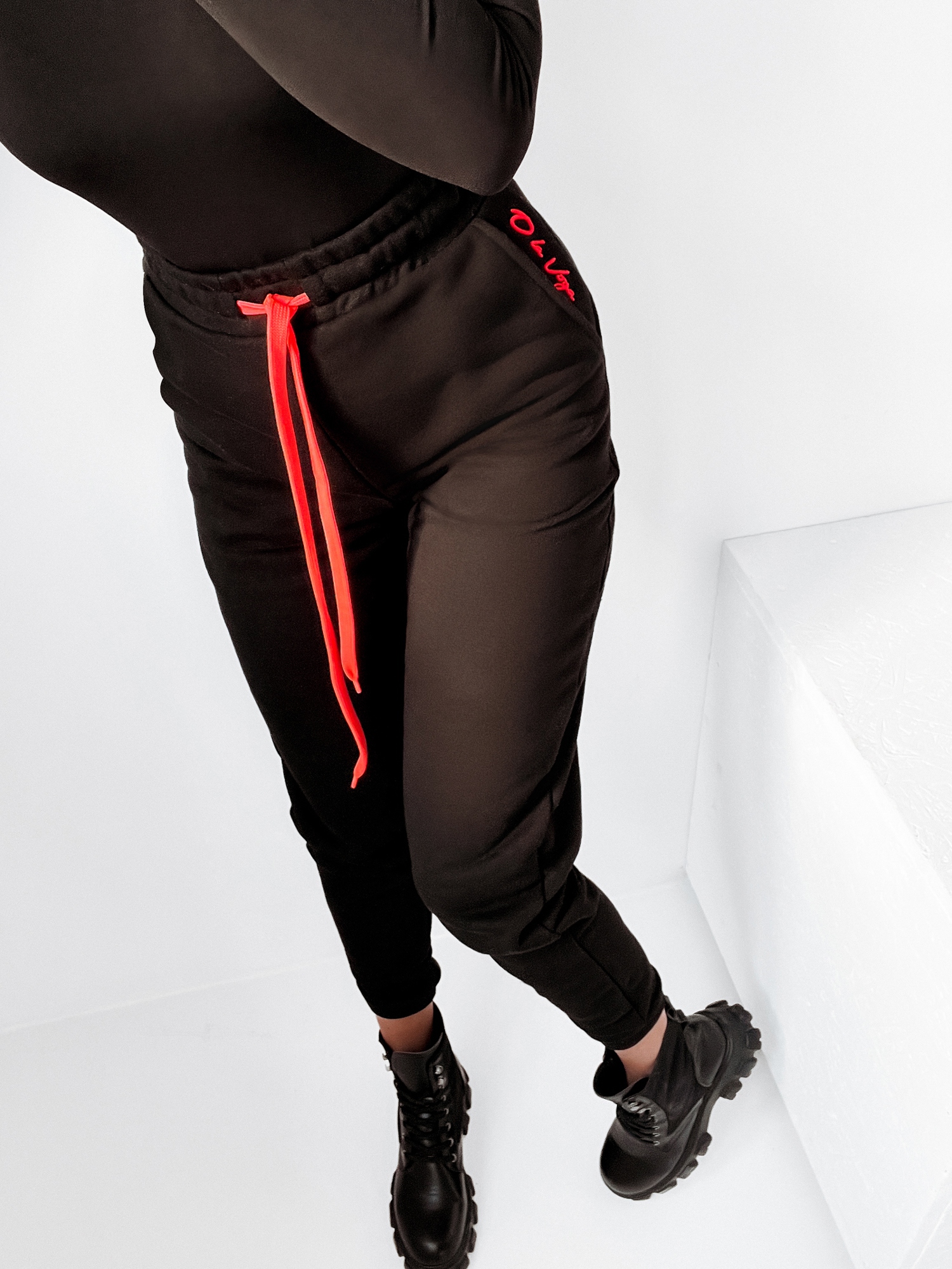 Spodnie dresowe Neon Ola Voga czarne