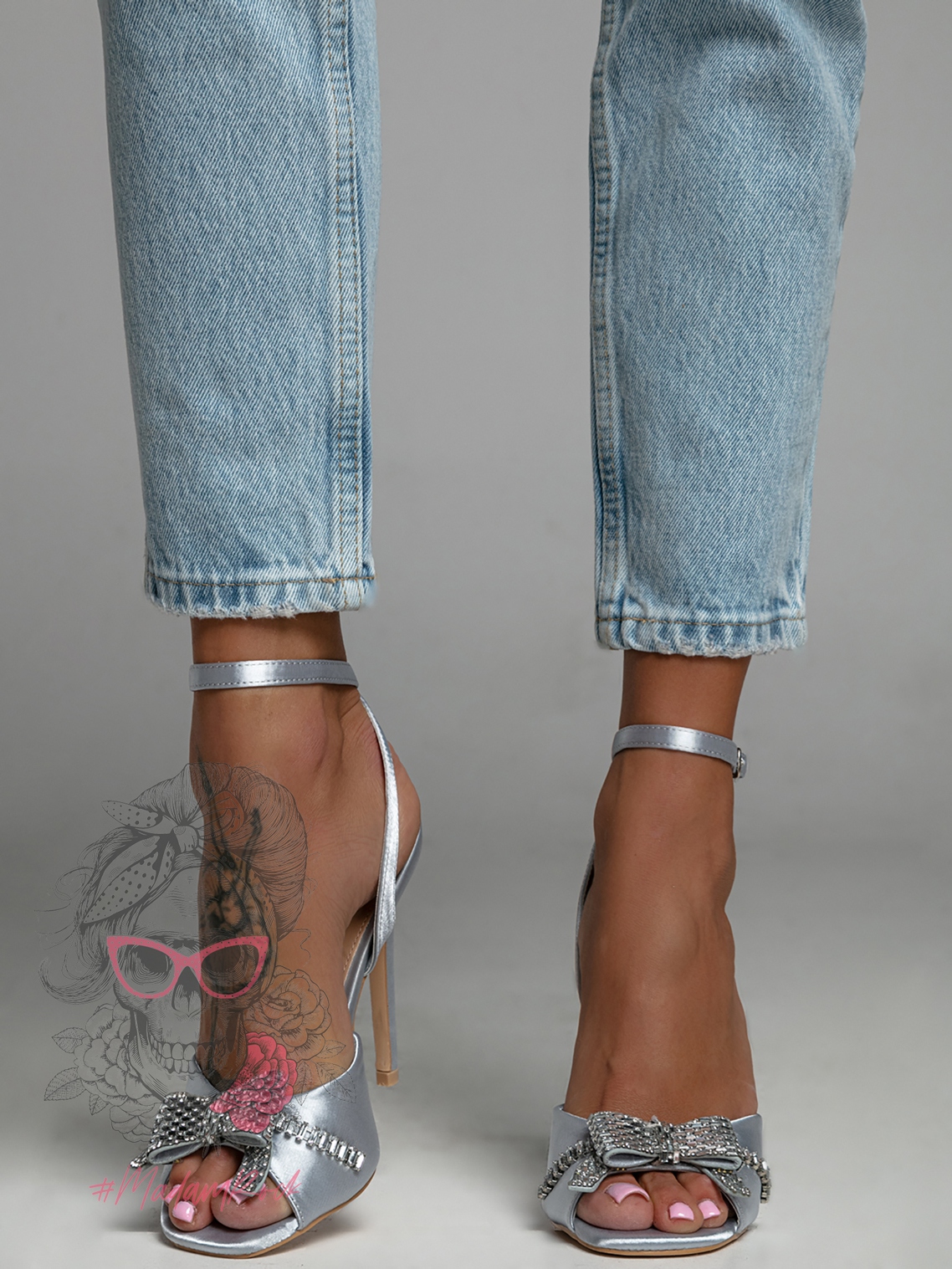 Sandały satynowe Madam Esote srebrne Sandały satynowe Madam Esote srebrne