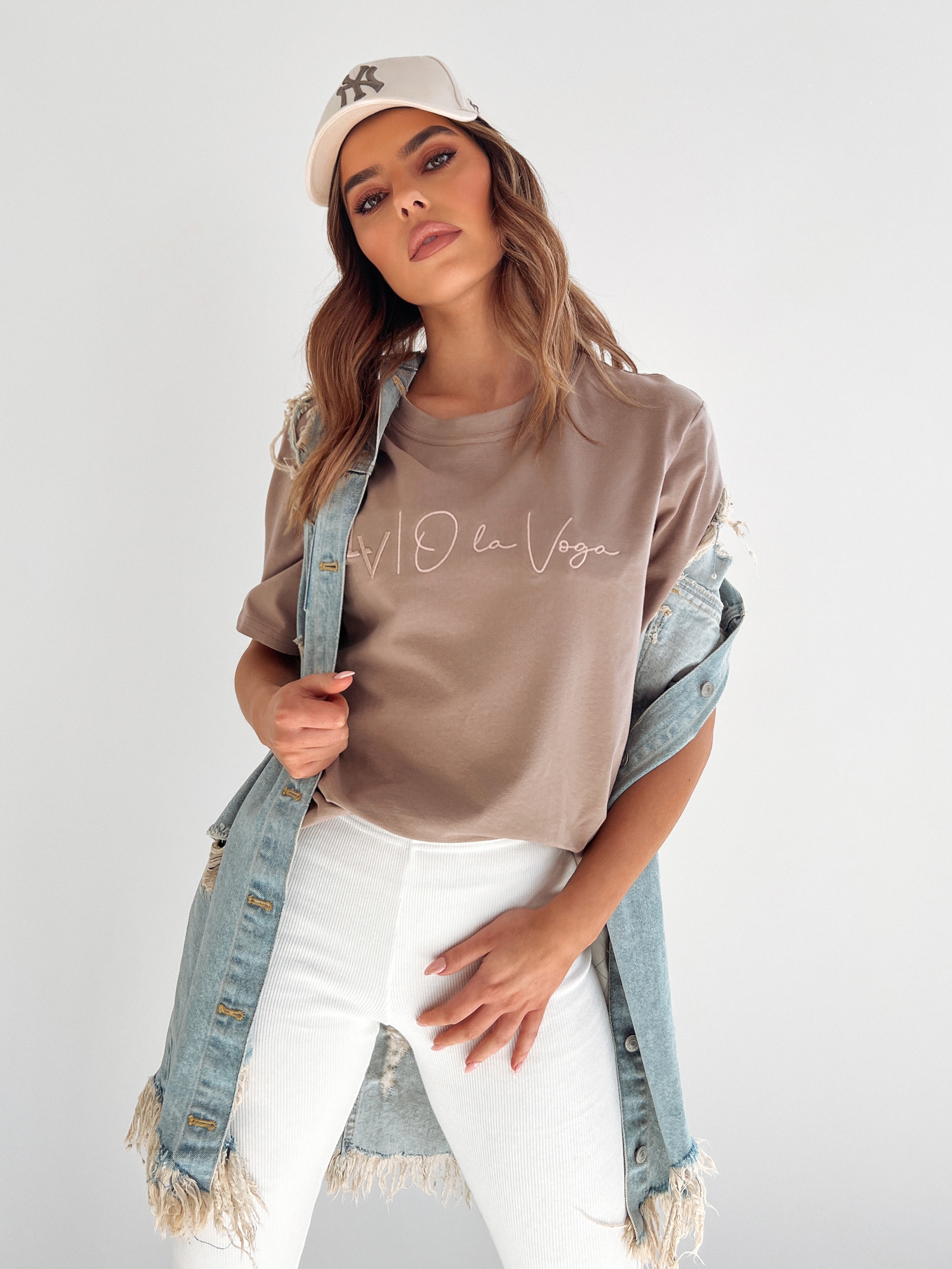 T-shirt z haftem Lv Ola Voga c.beżowy