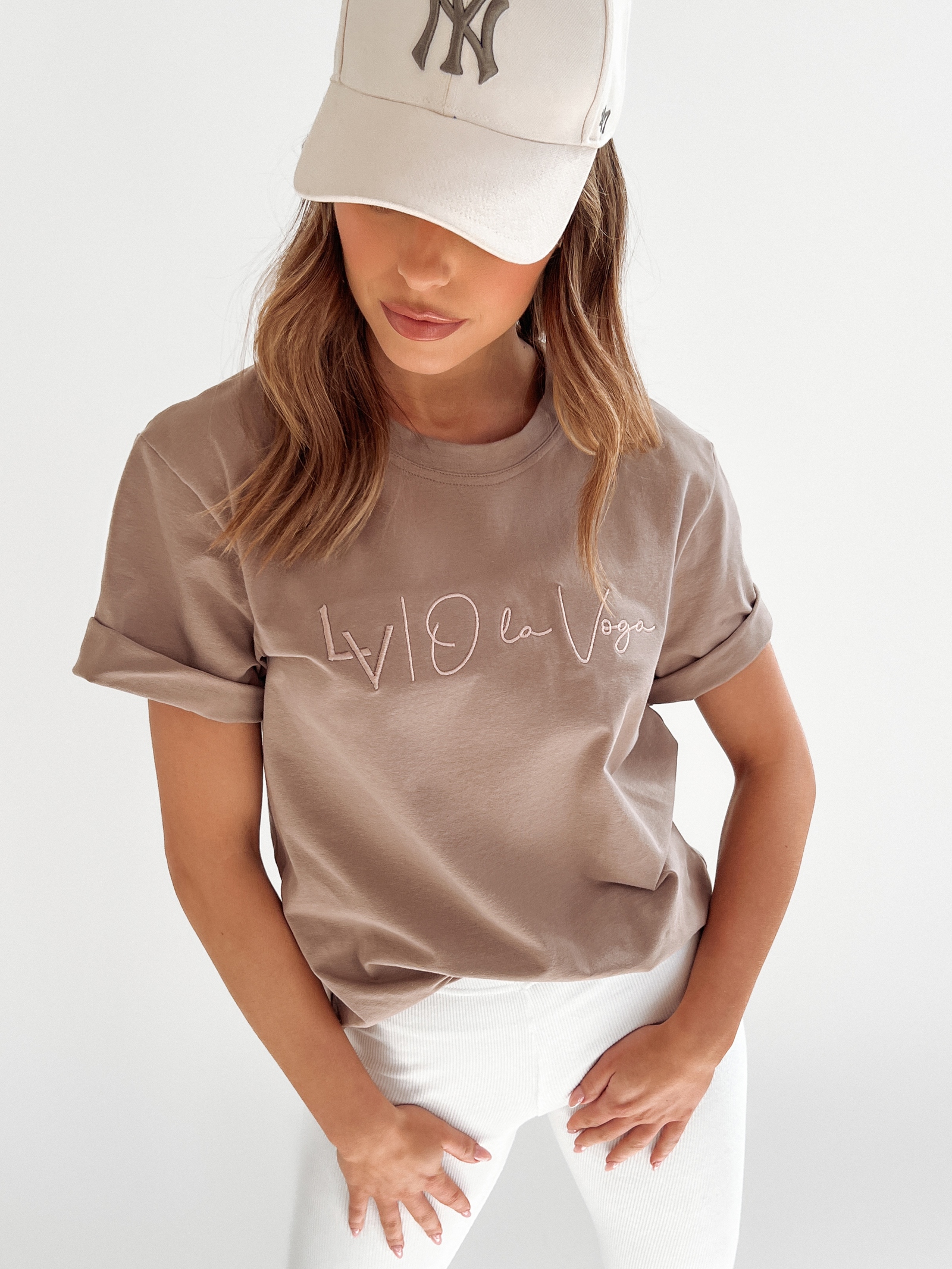 T-shirt z haftem Lv Ola Voga c.beżowy T-shirt z haftem Lv Ola Voga c.beżowy