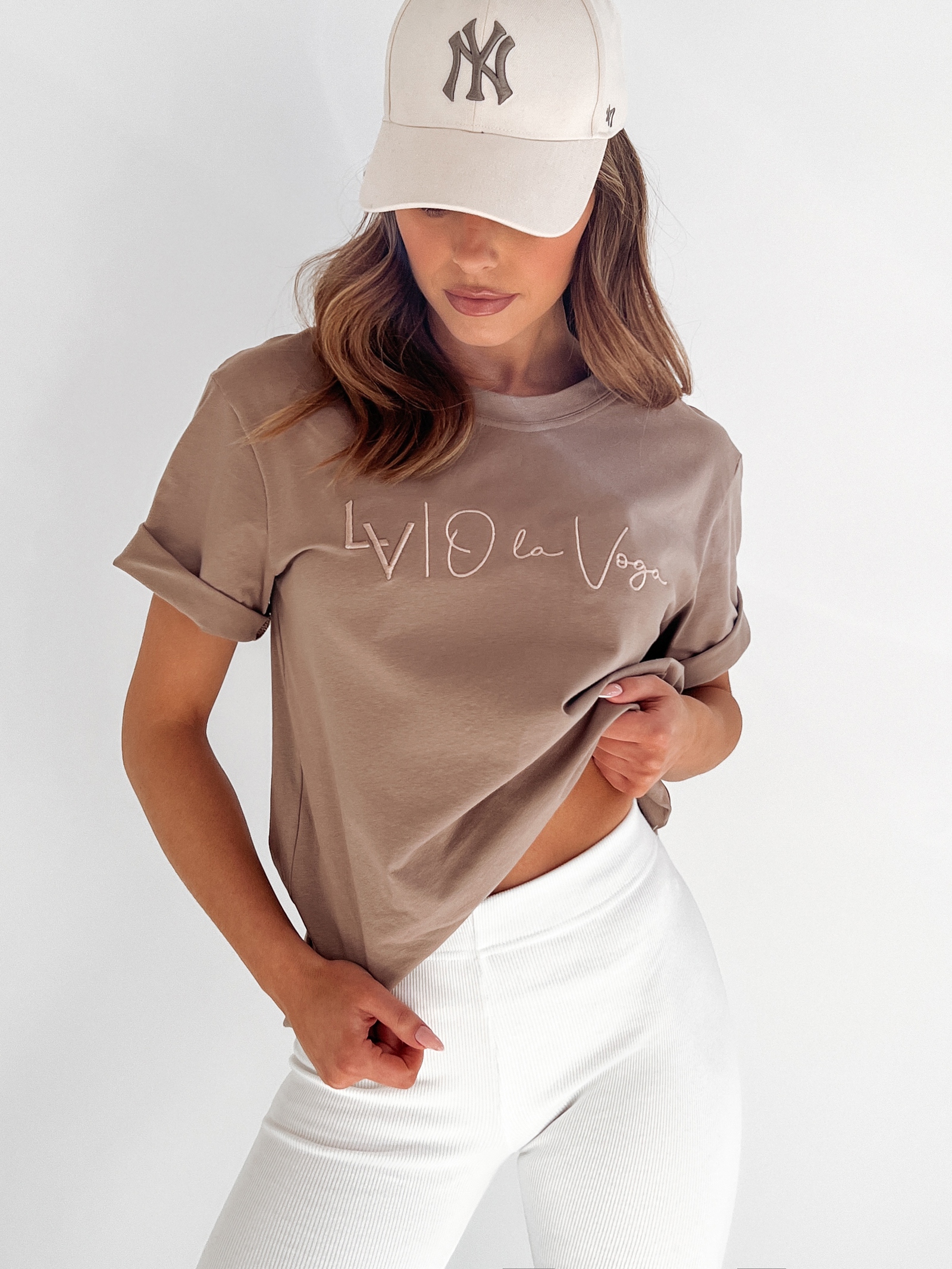 T-shirt z haftem Lv Ola Voga c.beżowy T-shirt z haftem Lv Ola Voga c.beżowy