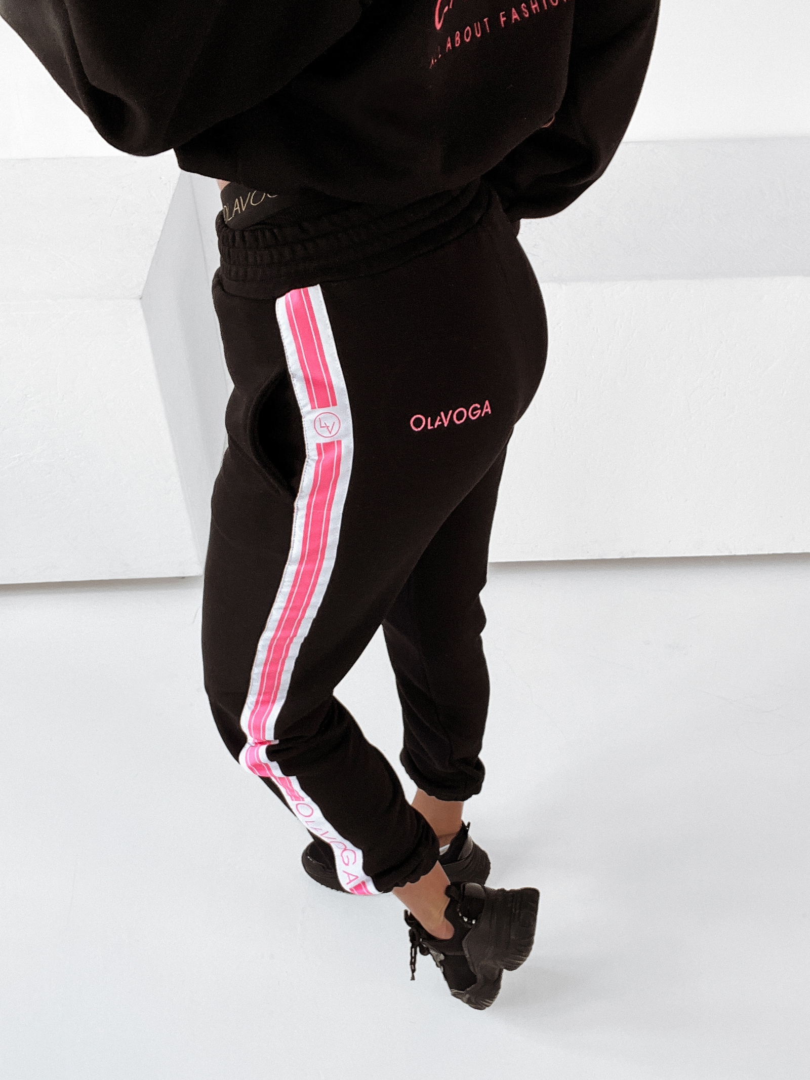 Spodnie dresowe Neon Lines Ola Voga czarne