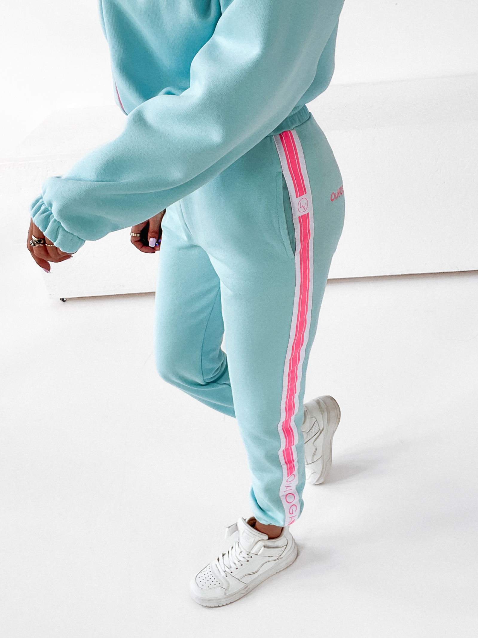 Spodnie dresowe Neon Lines Ola Voga błękitne Spodnie dresowe Neon Lines Ola Voga błękitne