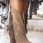 Botki z frędzlami Madam Maroco cappuccino