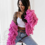 Sweter z frędzlami Marshi różowy