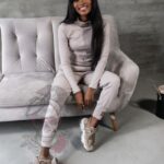 -wyprzedane-Komplet prążkowany Laki Sort beżowy