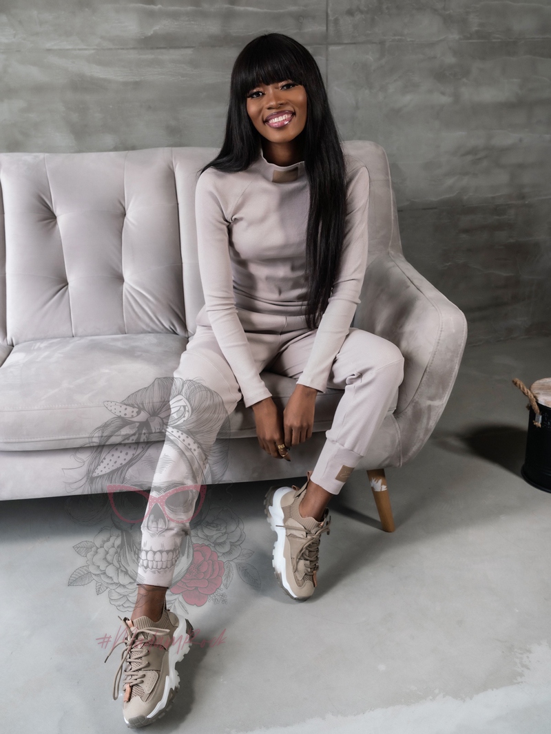 -wyprzedane-Komplet prążkowany Laki Sort beżowy