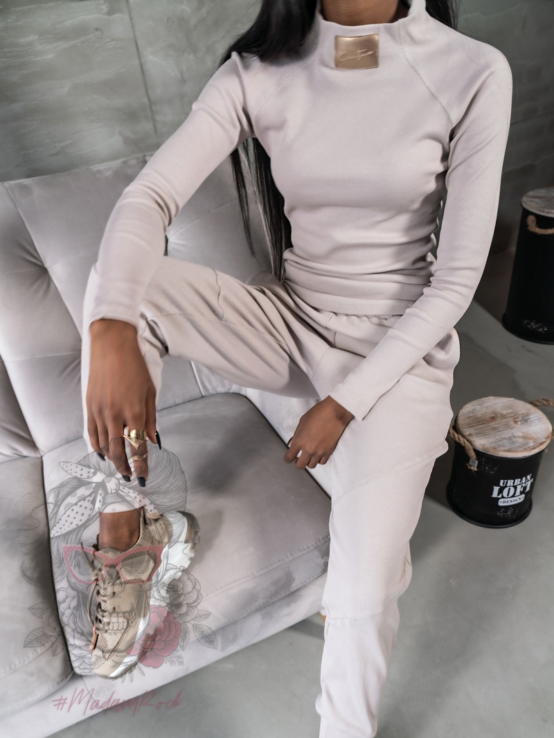 -wyprzedane-Komplet prążkowany Laki Sort beżowy