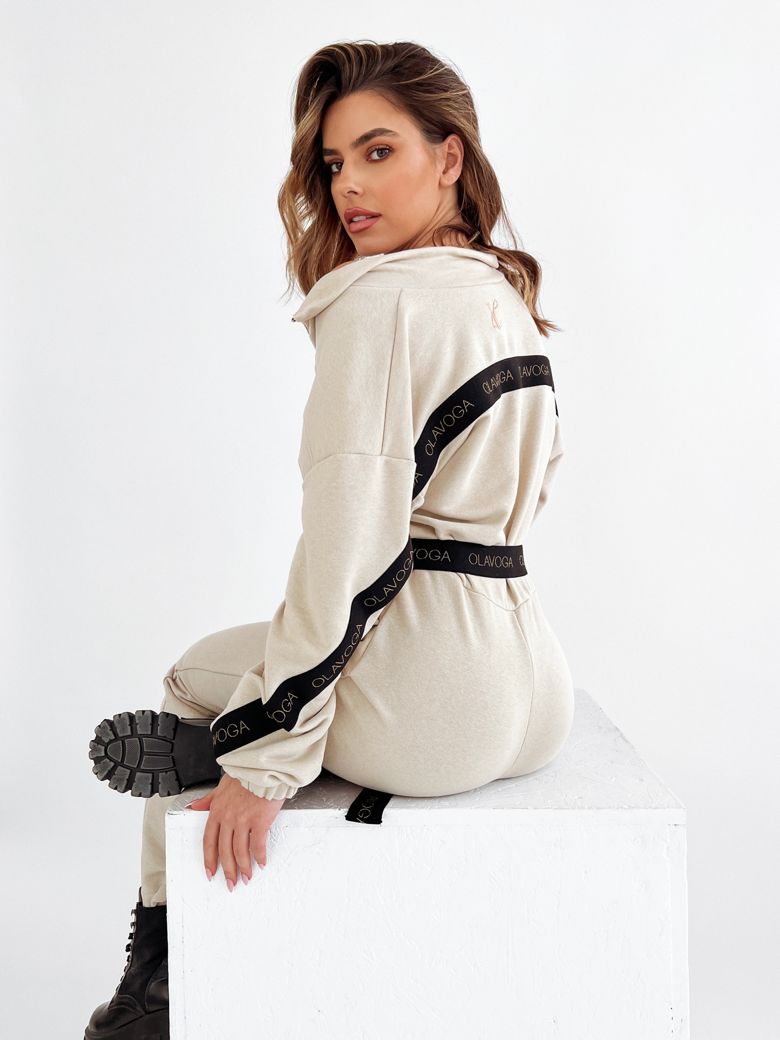 Kombinezon elegancki Fancy Stripe Ola Voga beżowy