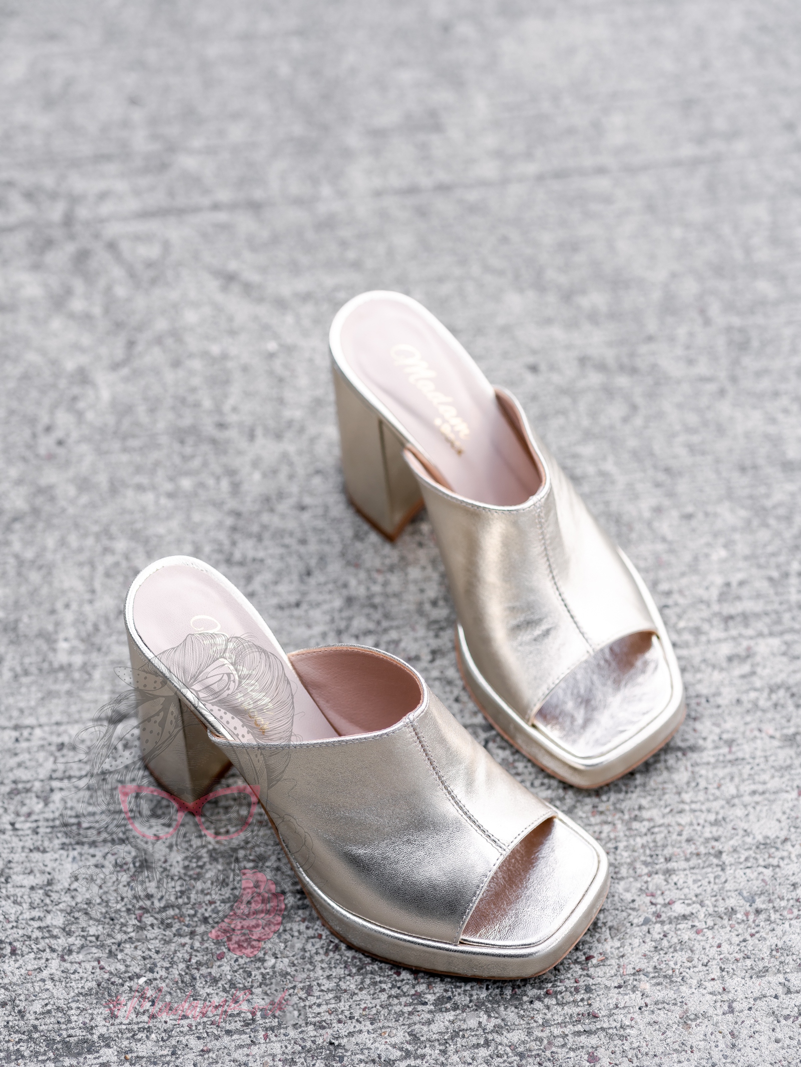 Klapki skórzane Madam SwisSwis złote Klapki skórzane Madam SwisSwis złote