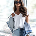 T-shirt w serek Bebe Plus biały