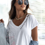 T-shirt w serek Bebe Plus biały