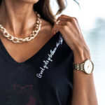 T-shirt w serek Bebe Plus czarny