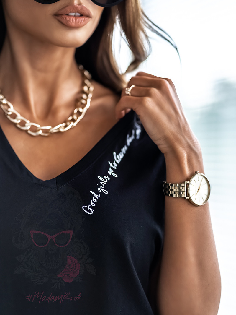 T-shirt w serek Bebe Plus czarny