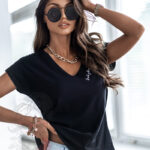 T-shirt w serek Bebe Plus czarny