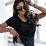 T-shirt w serek Bebe Plus czarny